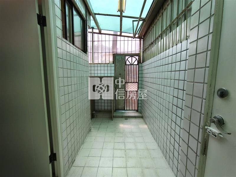 東區精品稀有附平車套房房屋室內格局與周邊環境