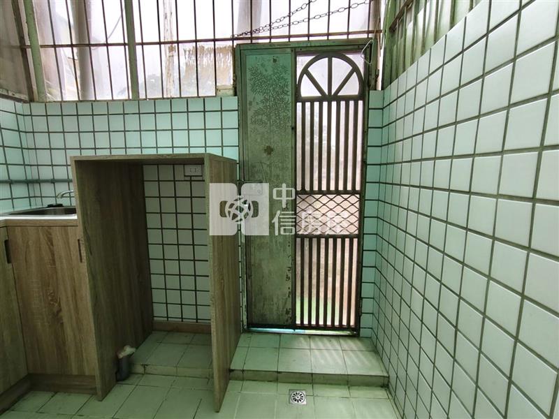 東區精品稀有附平車套房房屋室內格局與周邊環境