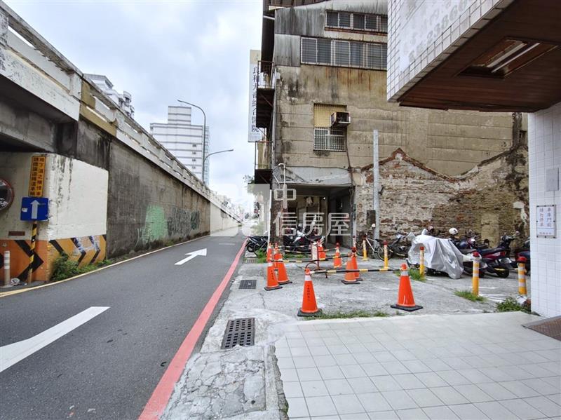 東區精品稀有附平車套房房屋室內格局與周邊環境
