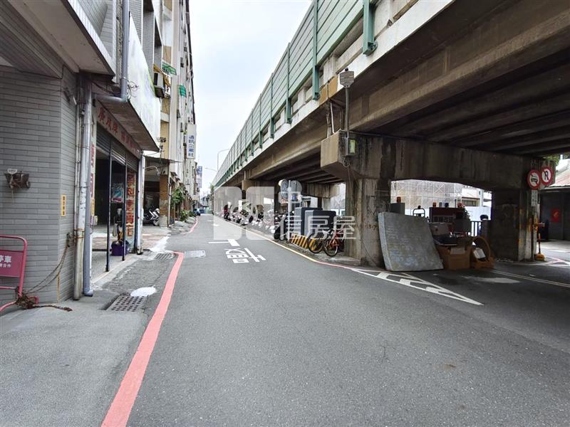 東區精品稀有附平車套房房屋室內格局與周邊環境