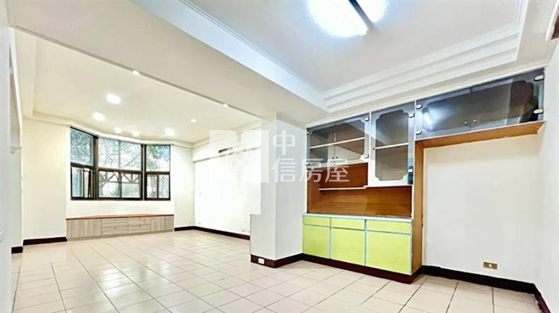 【新世紀】林森國小旁面寬庭院美墅房屋室內格局與周邊環境