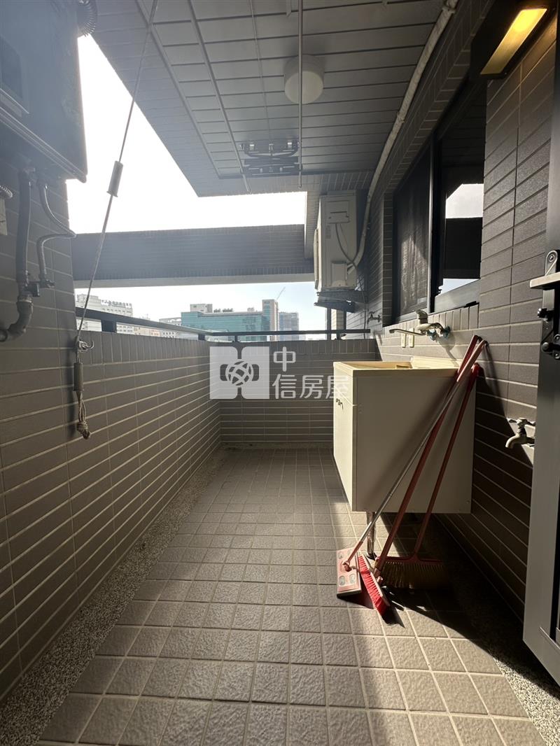 鳳止高梧質感豪邸3+1房雙平車房屋室內格局與周邊環境