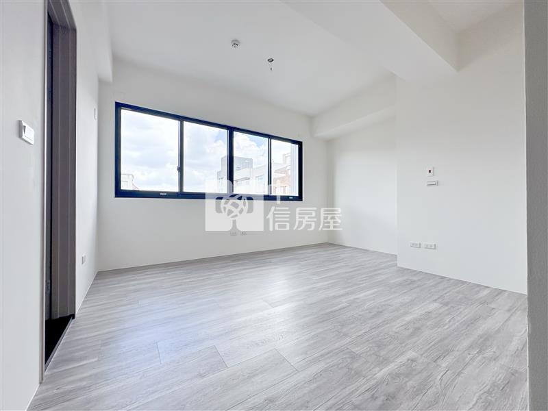 十期大面寬雙面臨路角間電梯別墅房屋室內格局與周邊環境