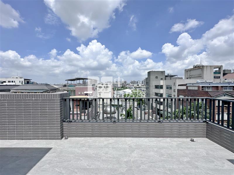 十期大面寬雙面臨路角間電梯別墅房屋室內格局與周邊環境