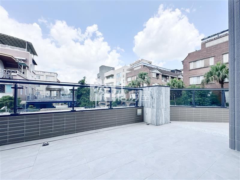 十期大面寬雙面臨路角間電梯別墅房屋室內格局與周邊環境