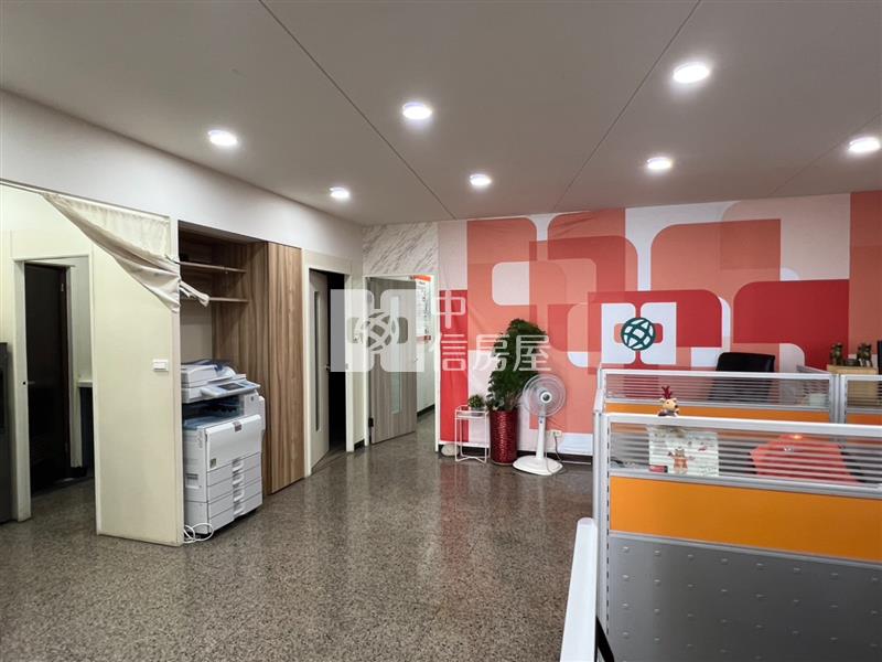 中壢體育園區首排店面房屋室內格局與周邊環境