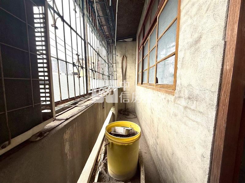 烏日高鐵旁低總價懷舊透天房屋室內格局與周邊環境