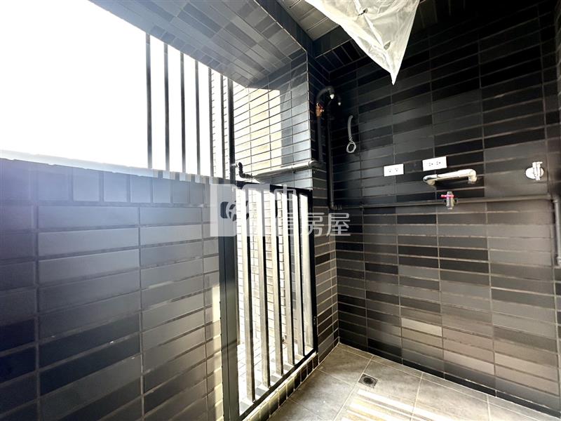 泓瑞順世代兩房兩衛平車房屋室內格局與周邊環境