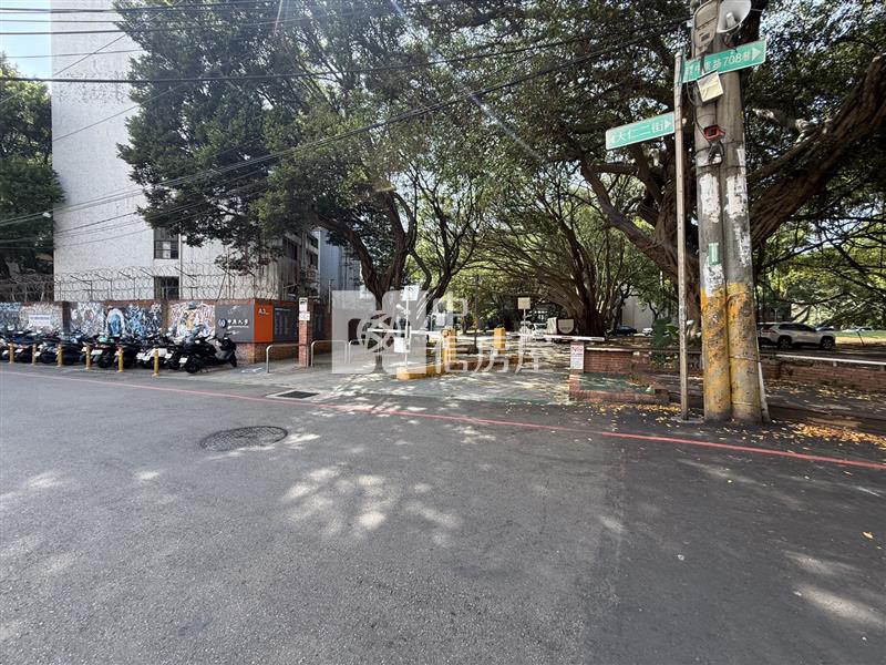中原金店面+收租9套房房屋室內格局與周邊環境