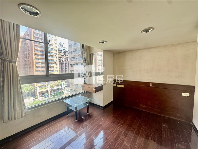 【奔馳】爵仕堡2房房屋室內格局與周邊環境