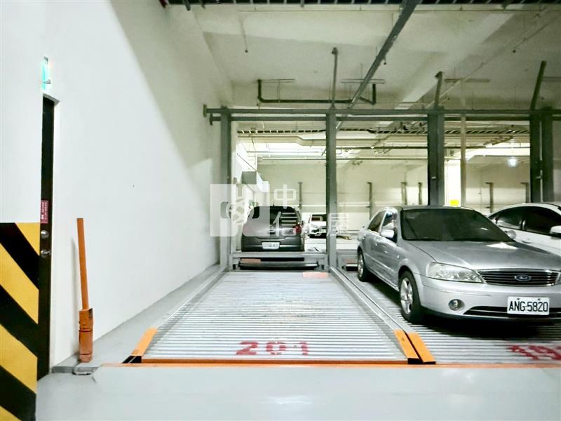 台中家家三房休旅車位房屋室內格局與周邊環境