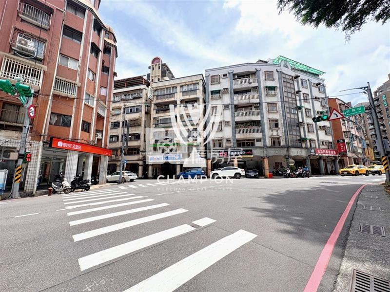 【冠軍商仲】中正平地電梯四房房屋室內格局與周邊環境