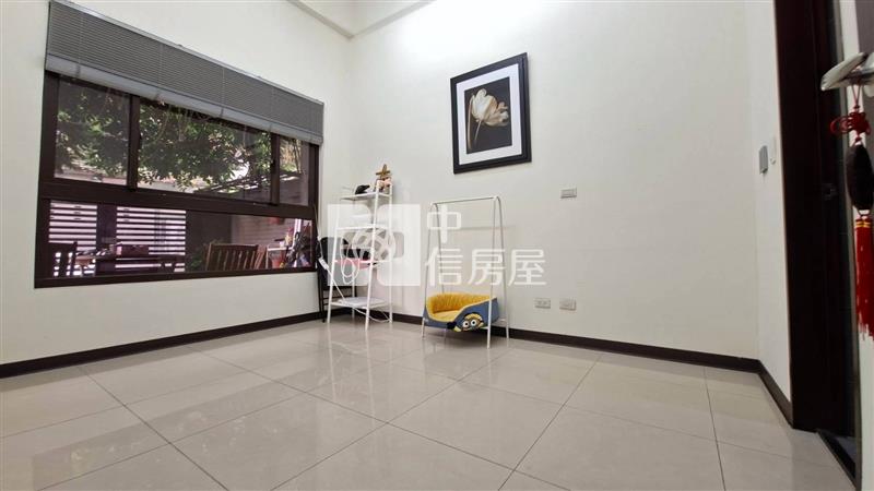 內壢中正國小-富律一樓挑高庭院車位附一個機械車位房屋室內格局與周邊環境