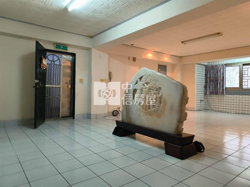 斗六鎮南公教華廈房屋室內格局與周邊環境