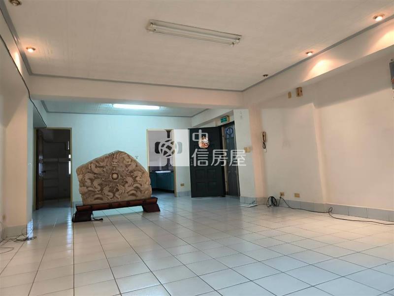 斗六鎮南公教華廈房屋室內格局與周邊環境
