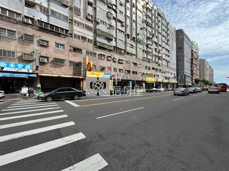 獨家!海闊天空|次頂樓一房一廳附平車房屋室內格局與周邊環境
