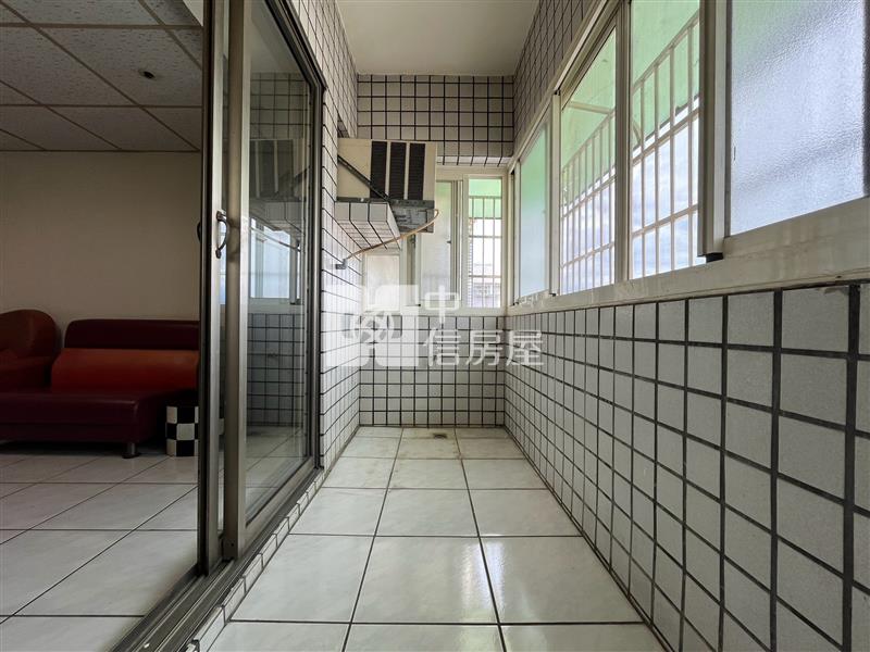 獨家!海闊天空|次頂樓一房一廳附平車房屋室內格局與周邊環境