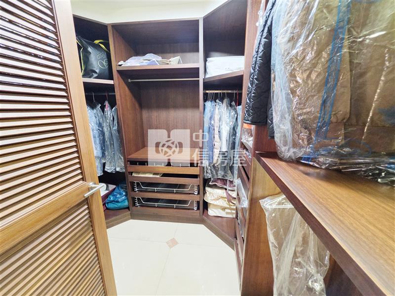 天之驕子百坪4套房3平車(事故屋)房屋室內格局與周邊環境