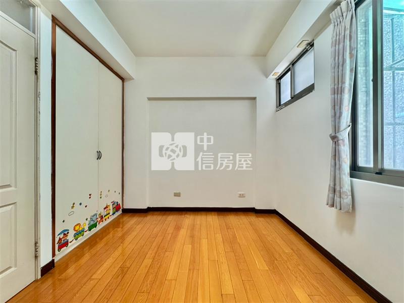 東山商圈八米活路六房車庫大透天房屋室內格局與周邊環境