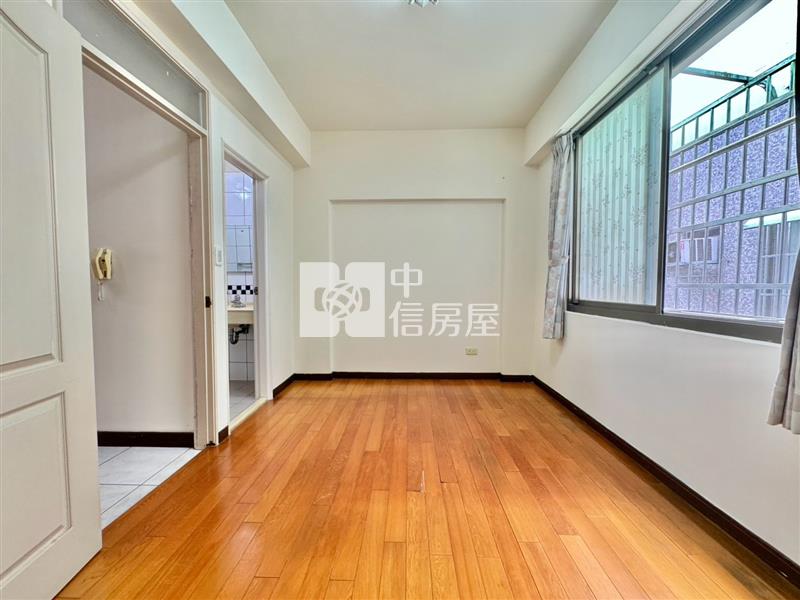 東山商圈八米活路六房車庫大透天房屋室內格局與周邊環境