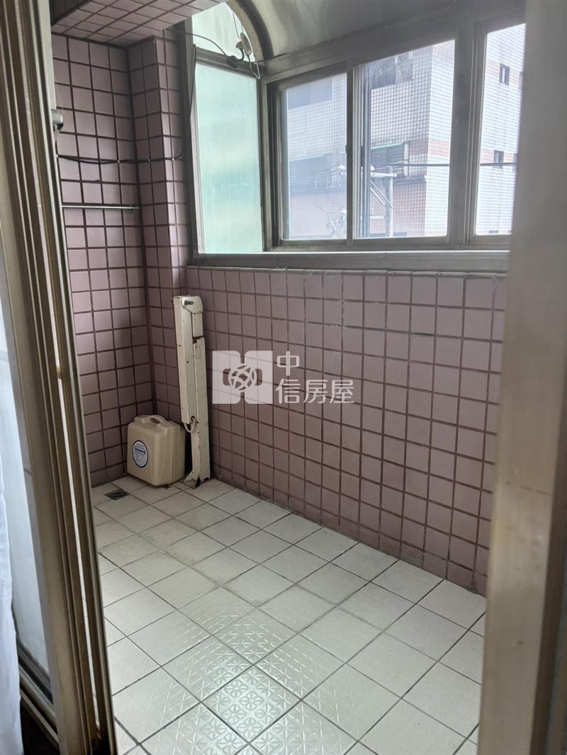 玫瑰村3房+車位+露臺房屋室內格局與周邊環境