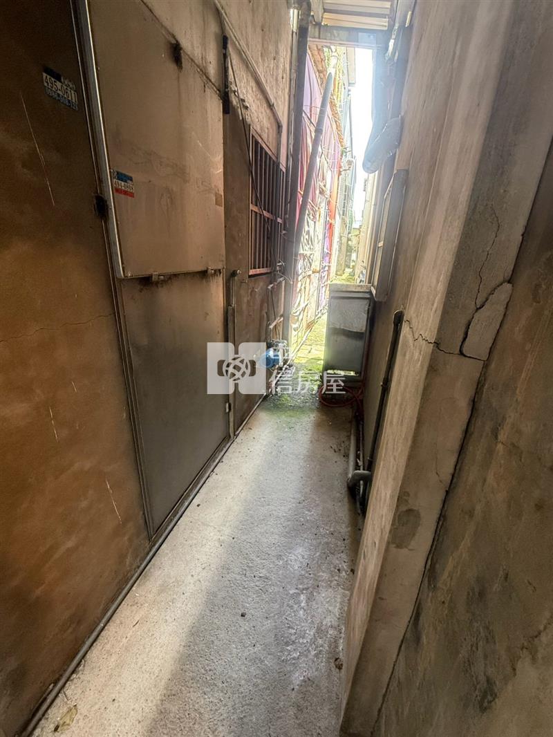 崙坪一路透天房屋室內格局與周邊環境