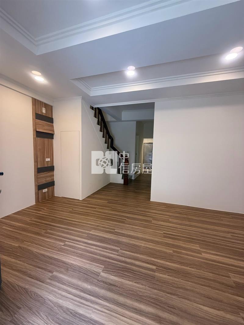 崙坪一路透天房屋室內格局與周邊環境