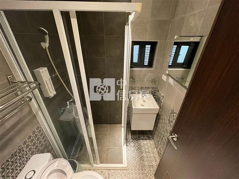 水湳逢甲商圈蛋黃區金店面房屋室內格局與周邊環境