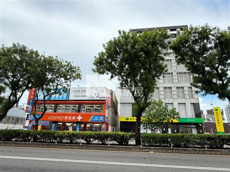水湳愛買旁熱鬧收租透店房屋室內格局與周邊環境