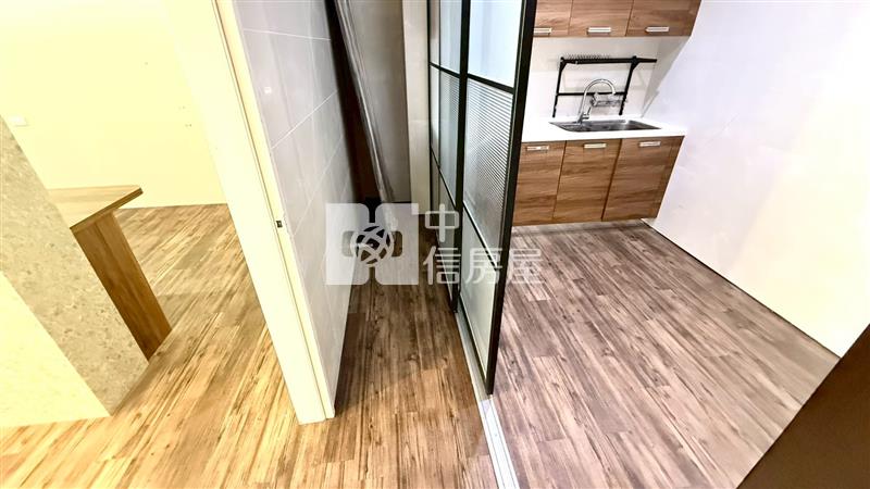 青埔A18曜建築方正大面寬店面房屋室內格局與周邊環境