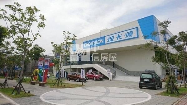 水湳愛買旁熱鬧收租角間透店房屋室內格局與周邊環境