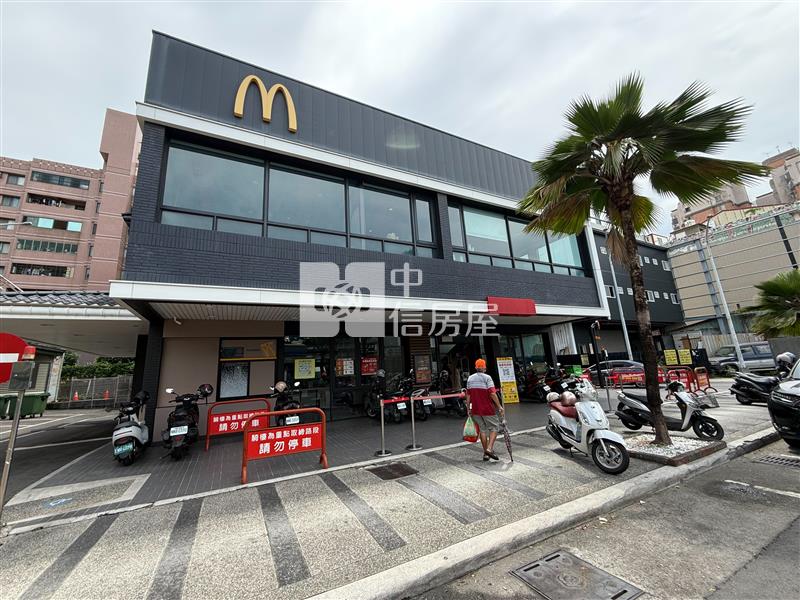 水湳愛買旁熱鬧收租角間透店房屋室內格局與周邊環境
