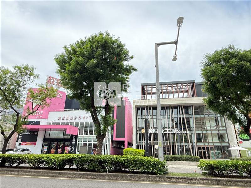 水湳愛買旁熱鬧收租角間透店房屋室內格局與周邊環境