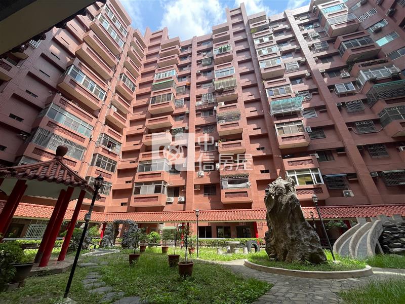 秀泰影城旁稀有釋出高坪效採光套房房屋室內格局與周邊環境