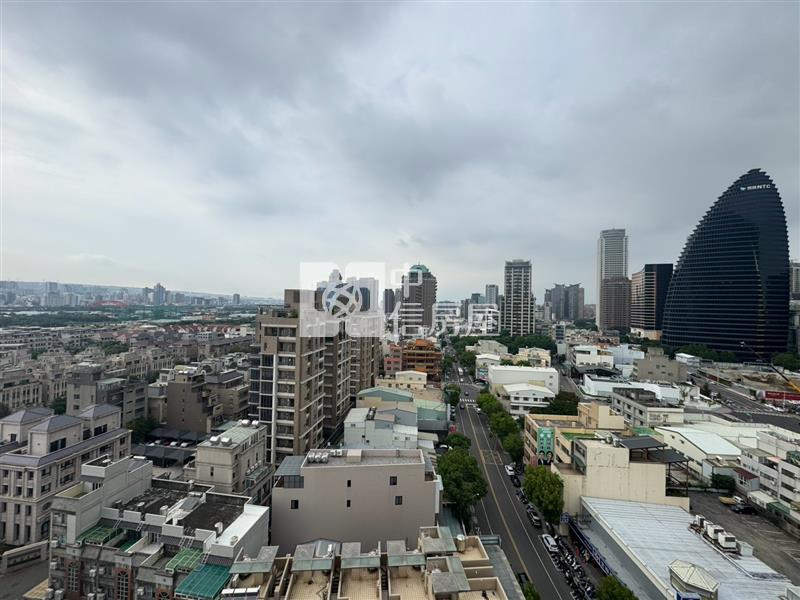 七期全新V市政三房平車視野戶房屋室內格局與周邊環境