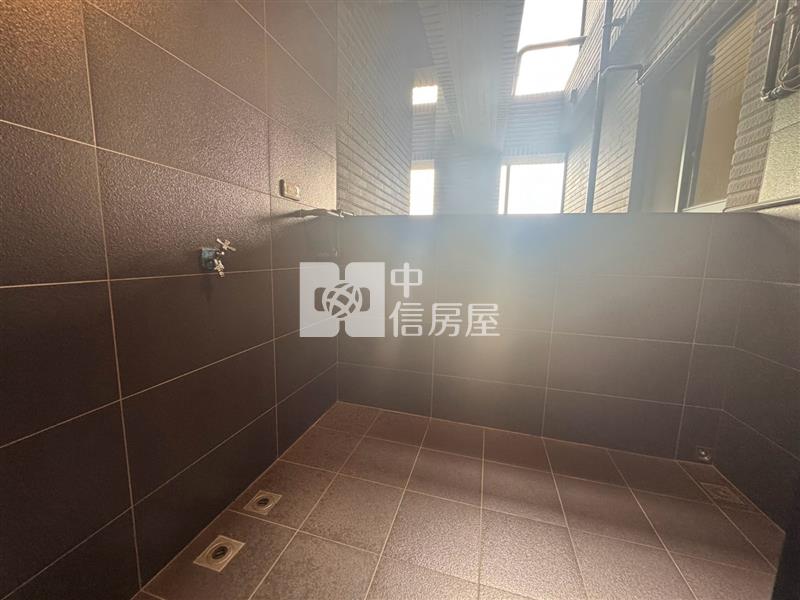 七期全新V市政三房平車視野戶房屋室內格局與周邊環境