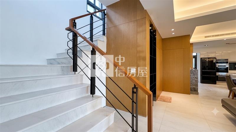 三星現代奢華農舍加資材室房屋室內格局與周邊環境