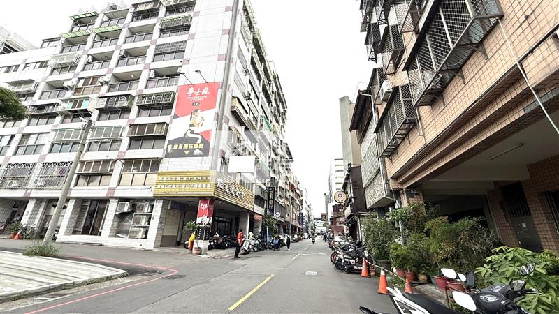 台中火車站旁賺錢金店面房屋室內格局與周邊環境