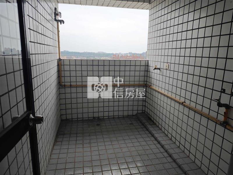專-育達挑高豪宅雙主臥大四房車房屋室內格局與周邊環境