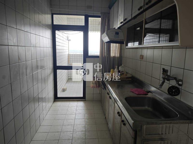 專-育達挑高豪宅雙主臥大四房車房屋室內格局與周邊環境