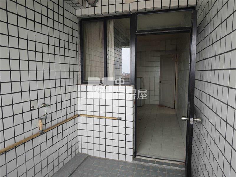 專-育達挑高豪宅雙主臥大四房車房屋室內格局與周邊環境