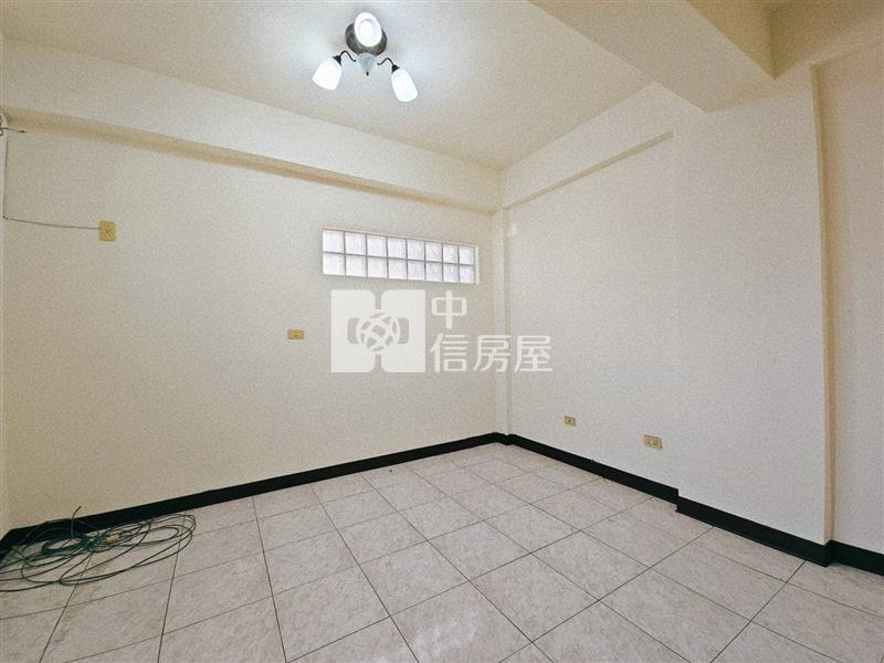 民生南路車庫透天房屋室內格局與周邊環境