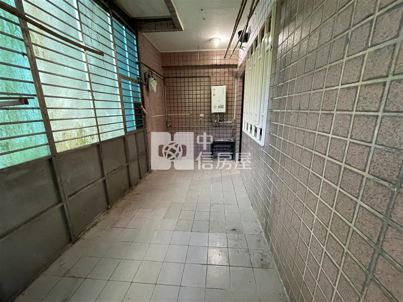 近長庚商圈｜稀有庭院宅・無障礙友善・大平面車位房屋室內格局與周邊環境