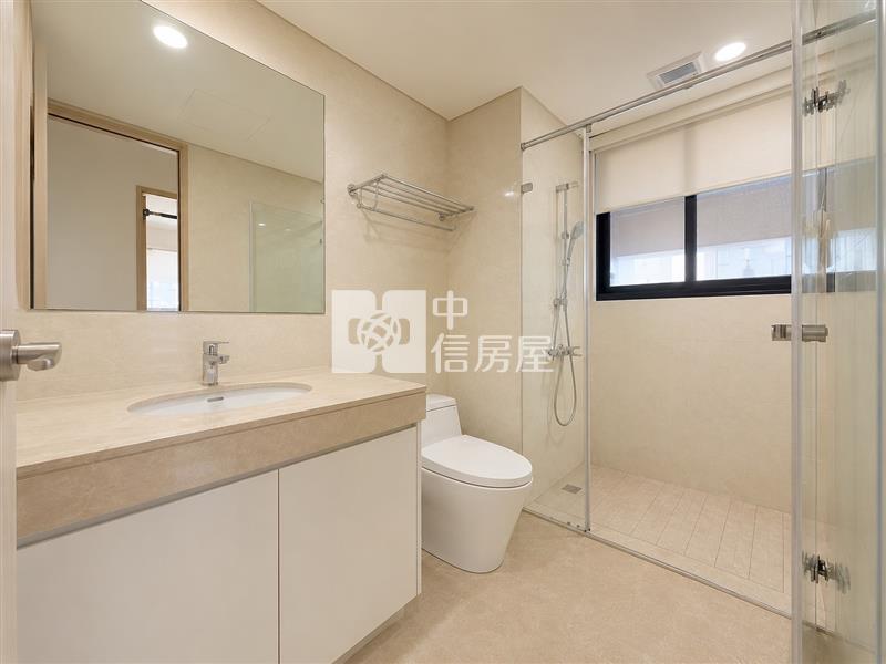 中港層峰超美三房平車房屋室內格局與周邊環境