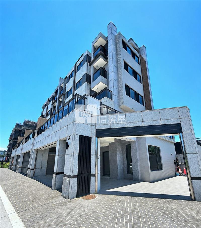 正14期全新臨路角間電梯別墅(專)