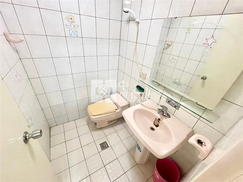 摩天芳鄰房屋室內格局與周邊環境