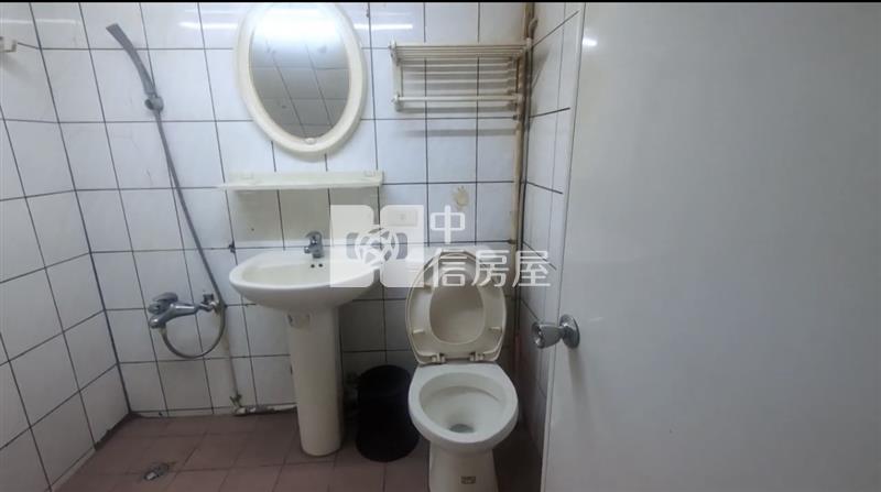 文化路透天(10套房+5雅房)房屋室內格局與周邊環境