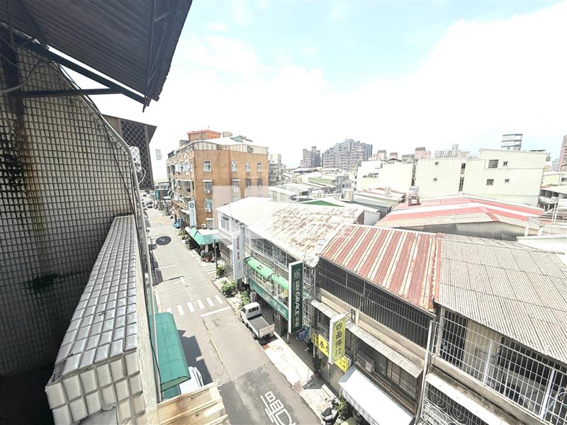 裕豐街38坪5樓健身寓房屋室內格局與周邊環境