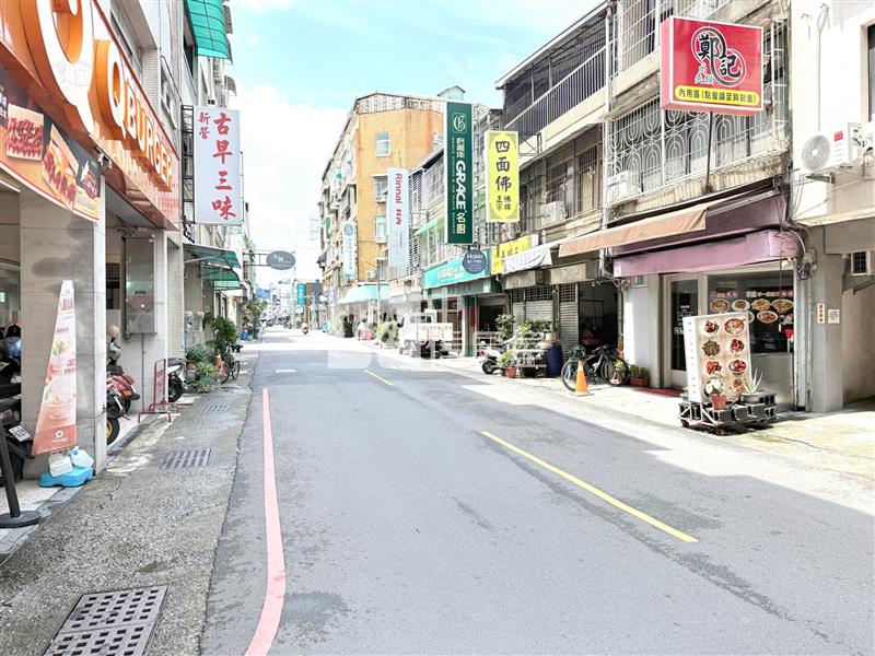 裕豐街38坪5樓健身寓房屋室內格局與周邊環境
