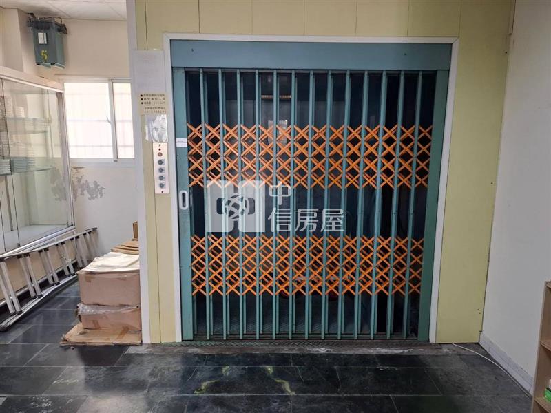 近市府慈濟三角窗面寬店住辦房屋室內格局與周邊環境